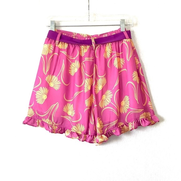 SMILEY x UNIQUE VINTAGE Pink Floral Belted Shorts NWT - Picture 3 of 9